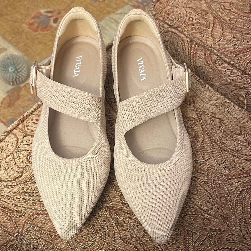 Pointed-toe Mary-Jane Flats (Maria) in Almond